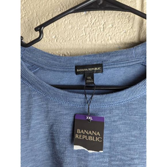 3/$18 Banana Republic Crew Neck Sweater - Picture 4 of 4